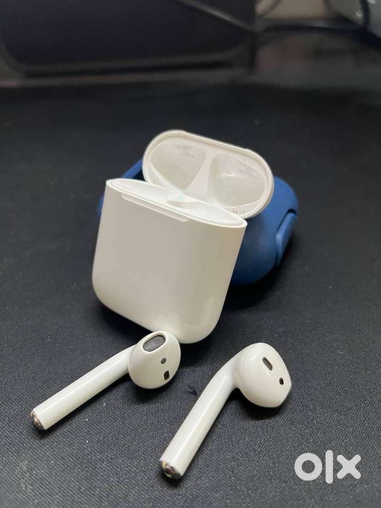 Apple Airpods 2 with Charging Cable and Box