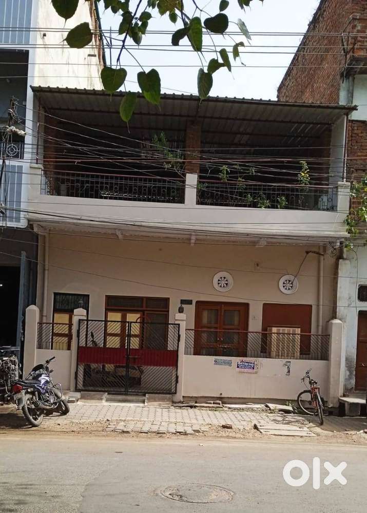 Waking distance to railway station, hospital, school and market