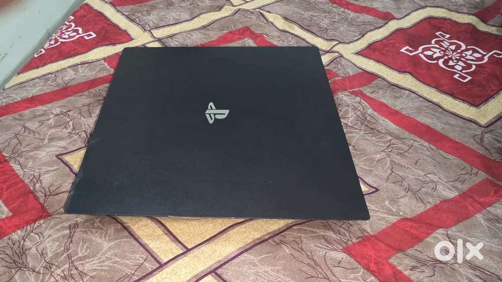 Sony PS4 Pro 1TB – Excellent Condition with 2 Controllers