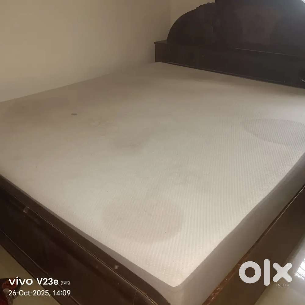 King size bed with mattress