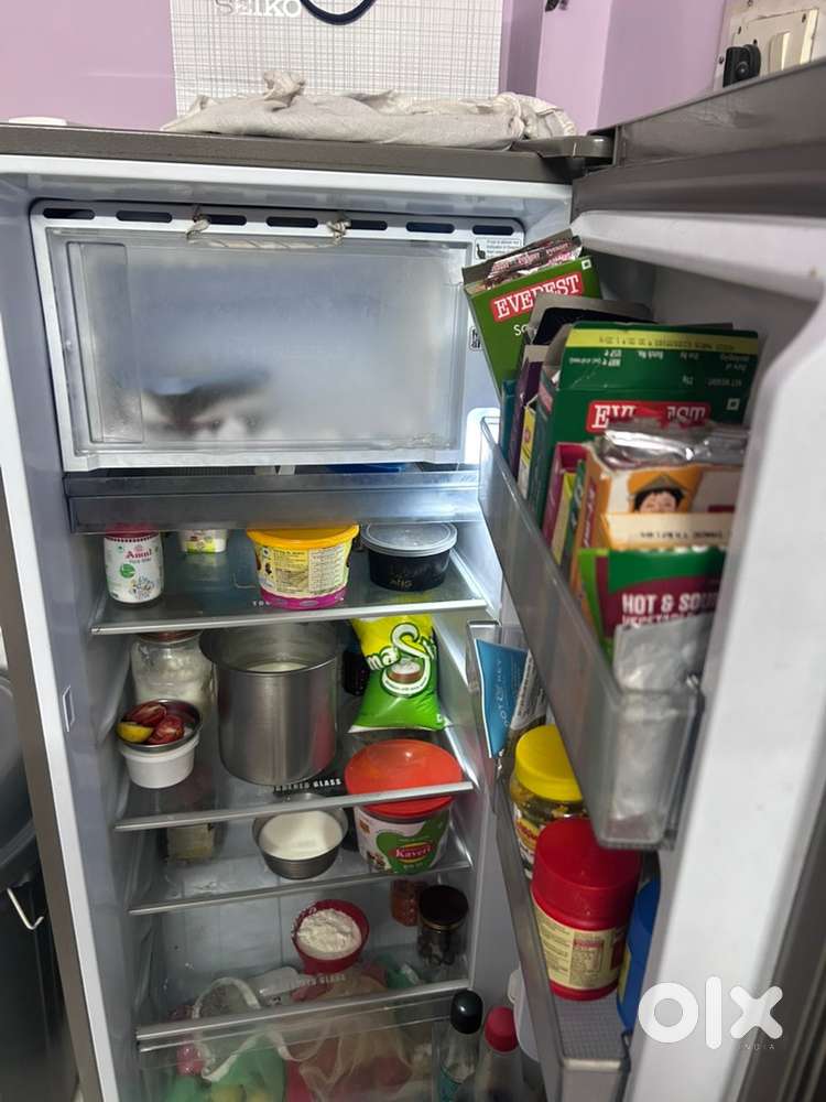 Croma fridge with good condition 2.5 yr used