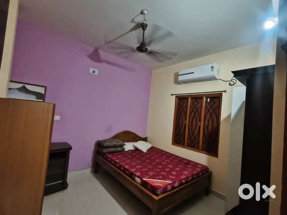 Ravi Talkies rd  fully furnished family and bachelor working