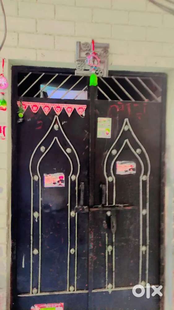 2.5marla maakan 3 floor 2 floor ready aw basti seikh location