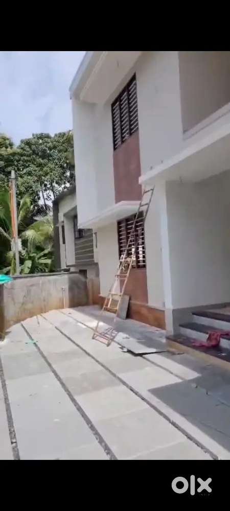 2400 sqft
4bhk house 
Well Water 
5.5 cent plot
3 car parking