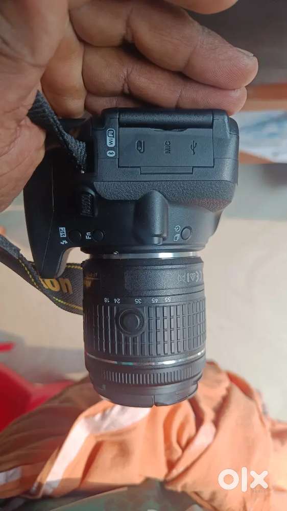 Nikon 5600 brand new only slight use