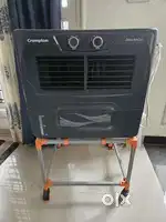 Cooler with stand