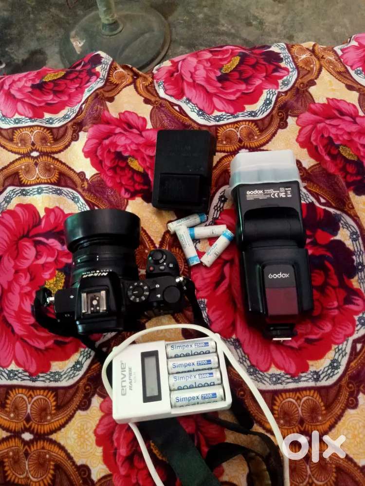 Nikon Z50 camera  // original bill box 2 battery