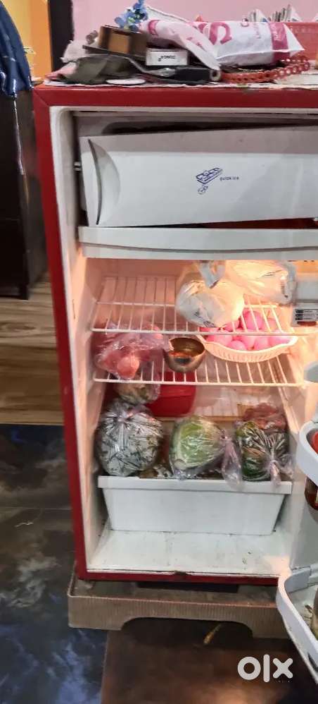 Whirlpool Refrigerator 175 ltr maroon