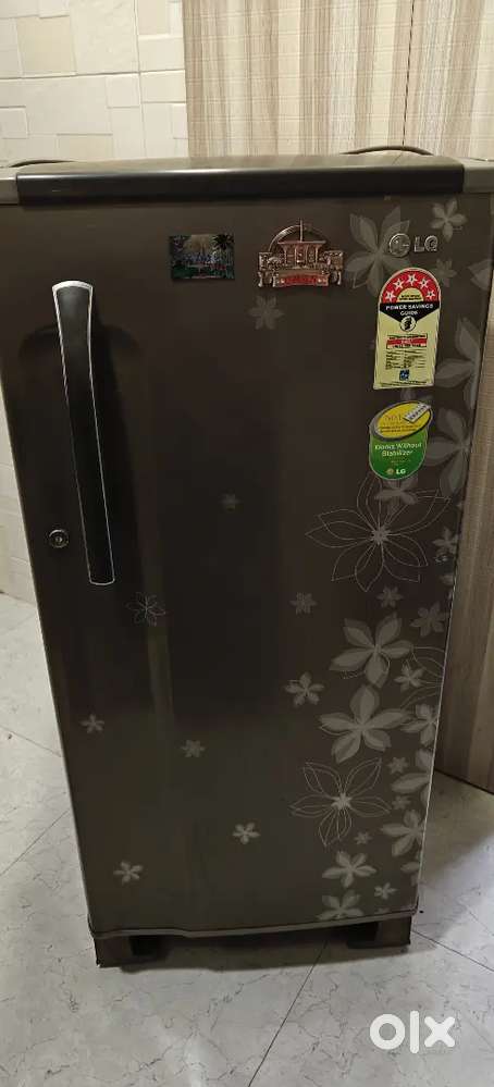 10 years old fridge to sell for Rs. 7000/-