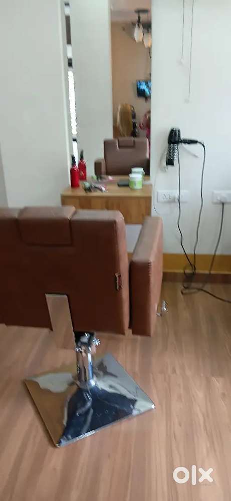 Hair cutting staff for men