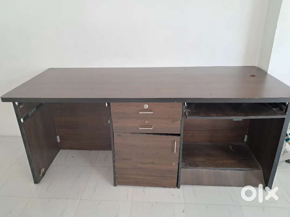 Wooden office table