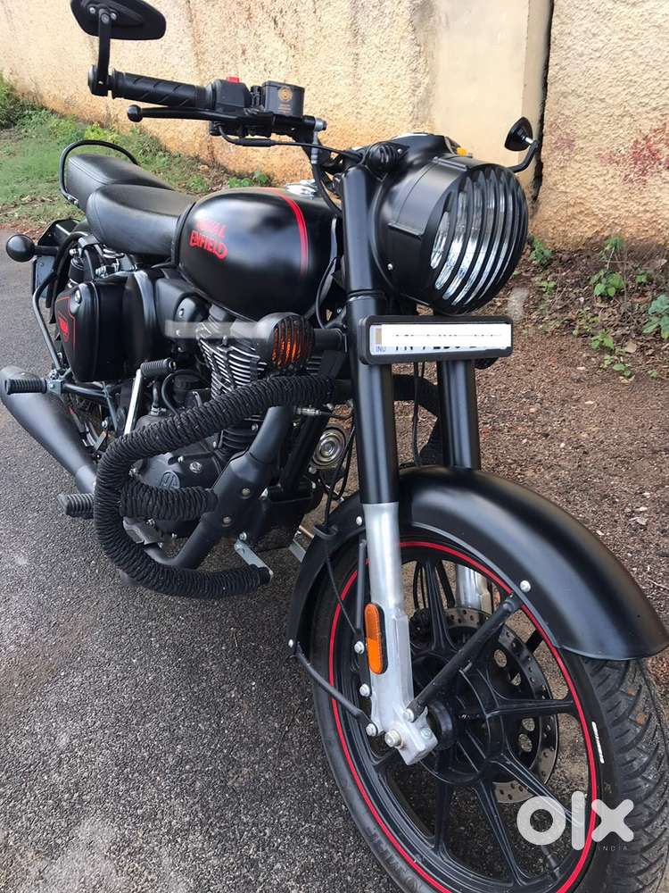 Royal Enfield Classic 350 stealth black