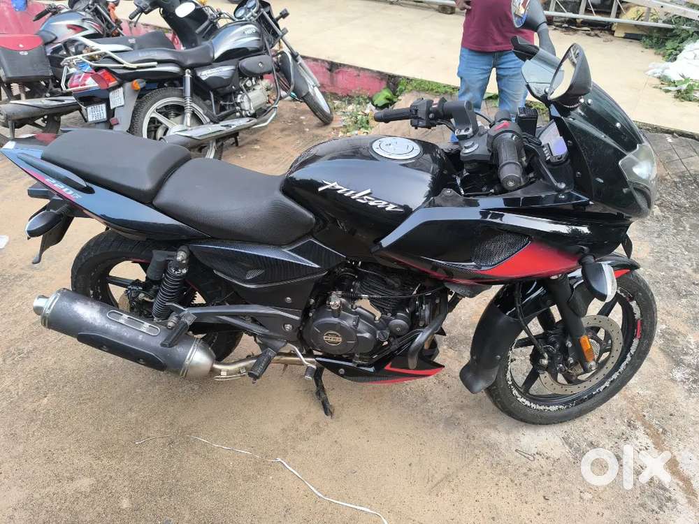 Bajaj pulsar 220