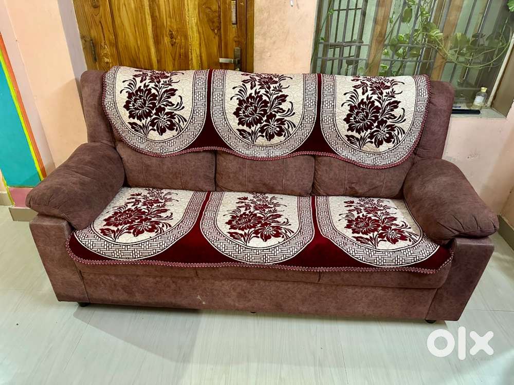 Sofa 3+1+1 set selling less use include 800 worth of covers also