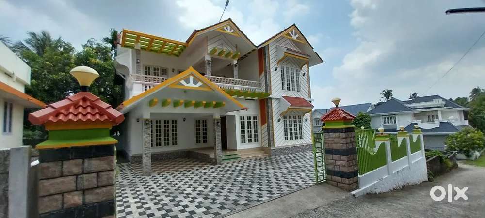 2700 SQUARE FEET HOUSE FOR SALE AT ANGAMALY NEAR APOLLO HOSPITAL
