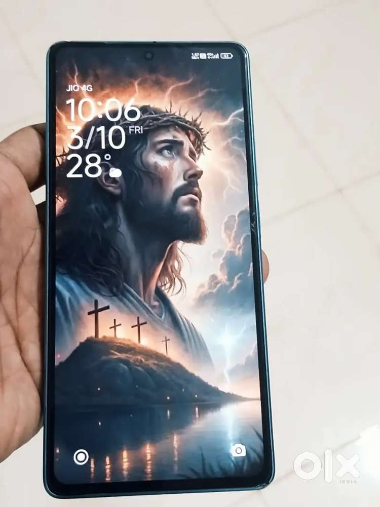 Urgent selling  no complaints full clean phone 1 year used