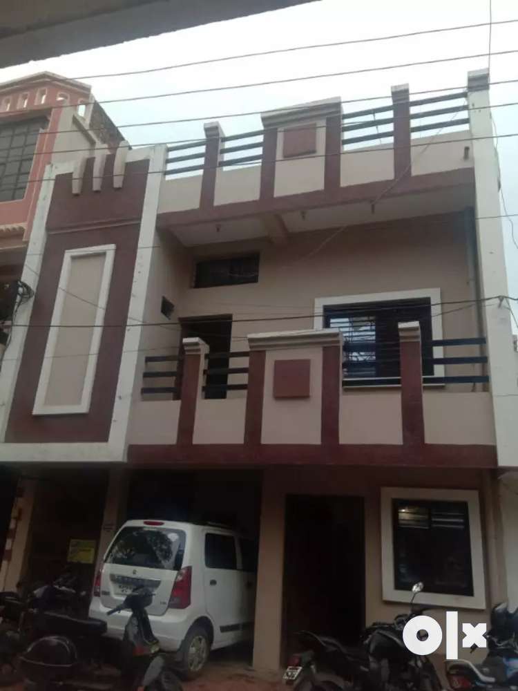 Separate 1bhk and single rooms3200 available for rent in alkapuri