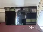 Samsung 32 inches LED ( panel kharab hai, screen thk hai)