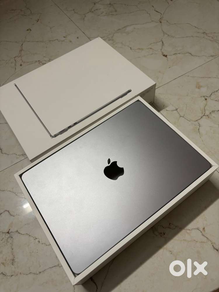 Macbook Air 13 inch M2 16GB under warranty