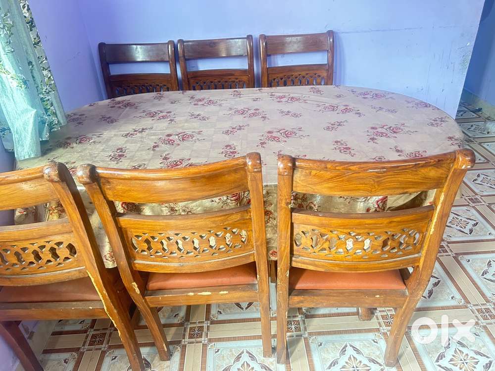Dining table with 6 chairs