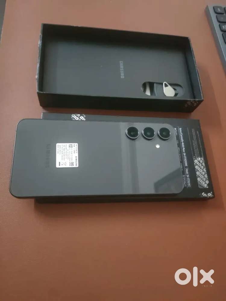 Brand new 3 day old Samsung Galaxy S24 FE 5G with bill and box.