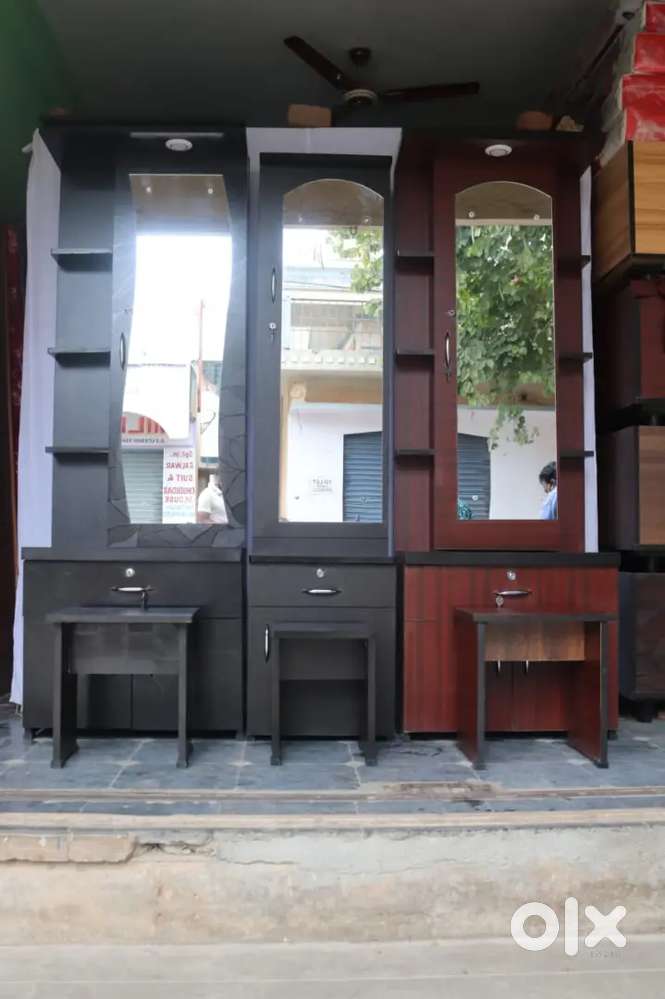 Dressing table ( BRAND NEW)