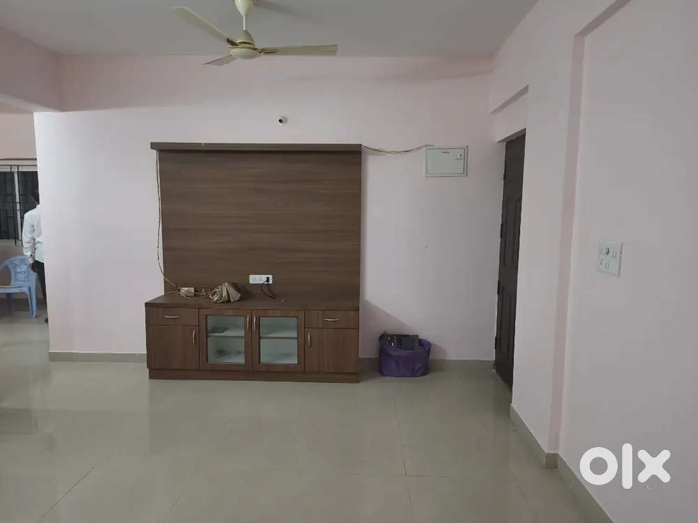 3BHK for rent with covered car and bike parking and amenities
