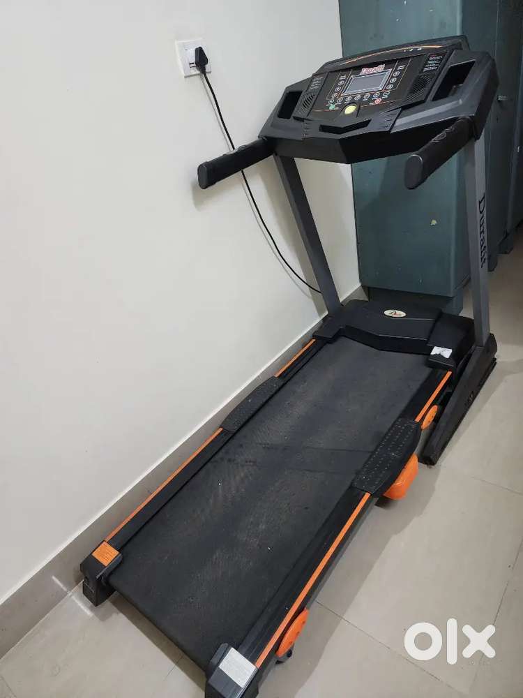 Treadmill with incline. Sturdy, strong. Foldable. No need stabilizer.