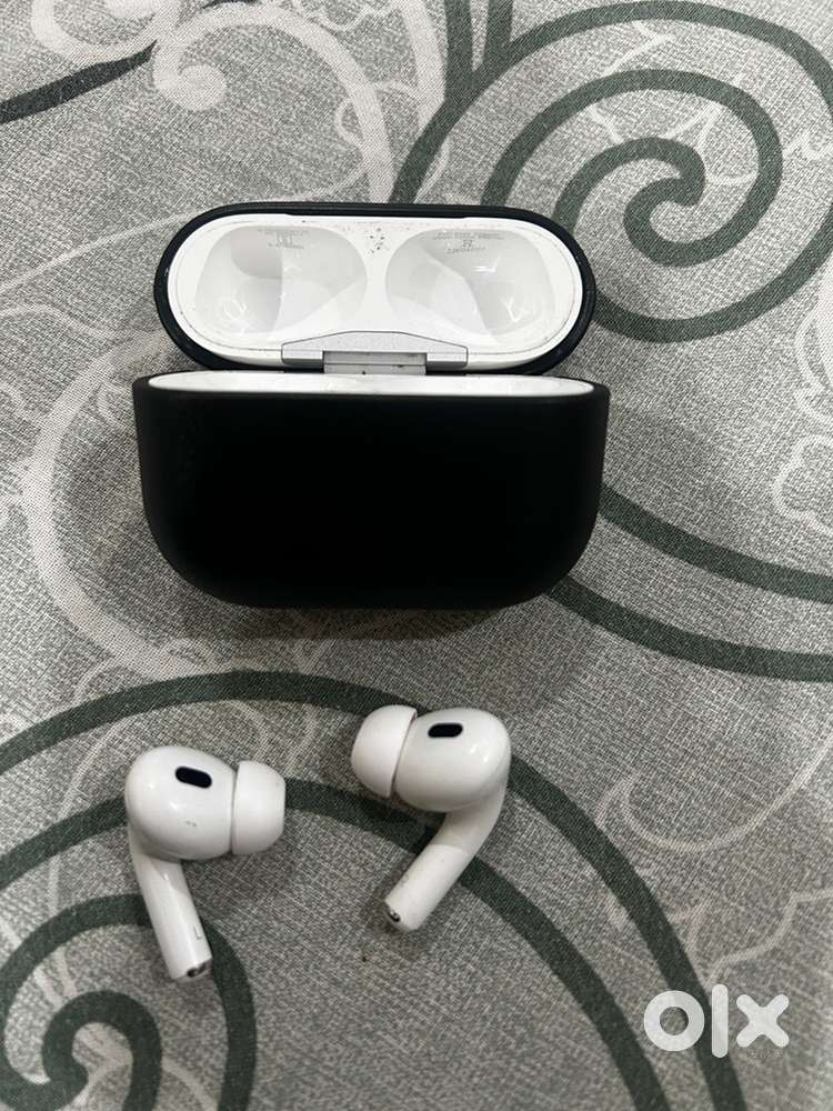 APPLEAIRPODS PRO 2 CASE+ Left Ear Bud+ Type-C apple cable