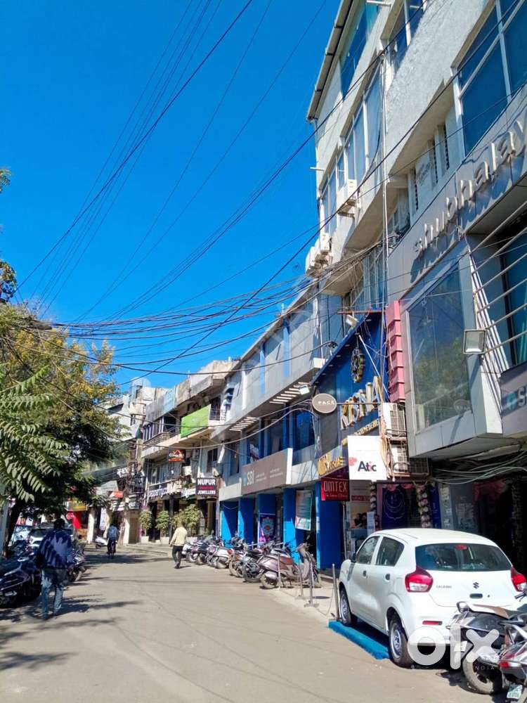 Commercial Shop in Arera Colonu
