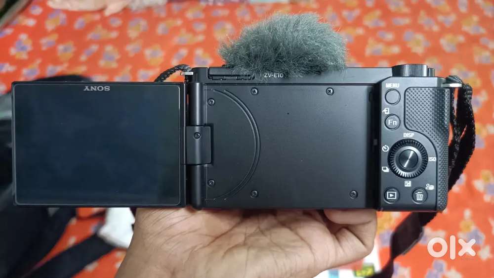 Sony Zve10 Body and 50mm prime lenc oss full mint condition