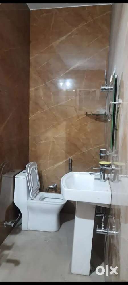 1BR 1 bath 1 kit parking outside