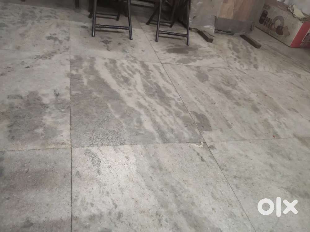 On Road (showroom) Amherst Street