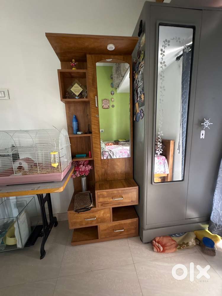 Wooden Dressing Table with Mirror & Storage Drawers – Great Condition