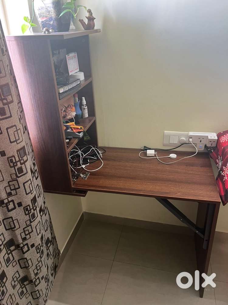Foldable workstation