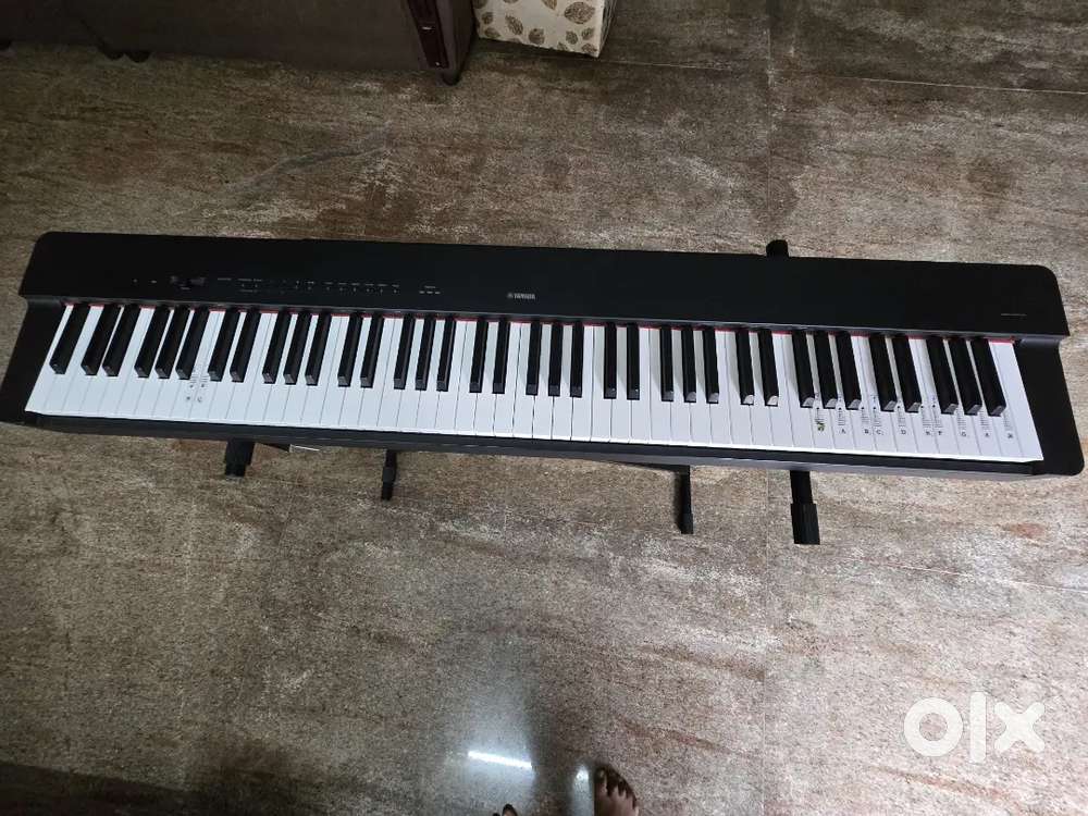 Yamaha P-225 88-Key board