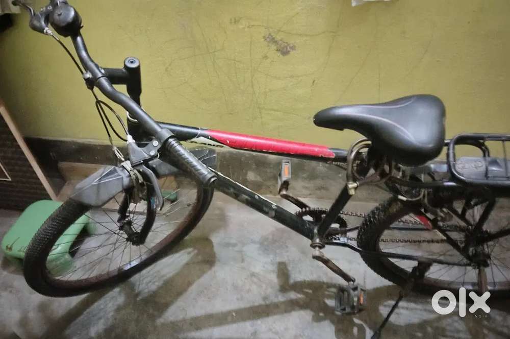 Classic Black Commuter Bicycle - Ready to Ride!
Affordable & Durable