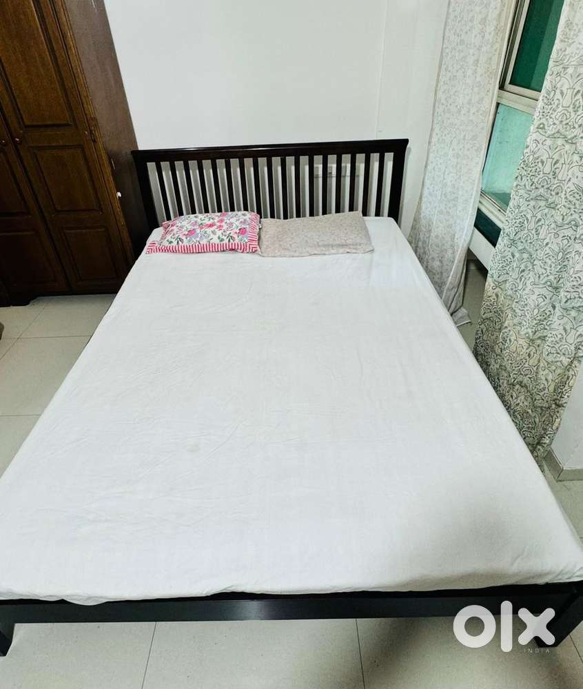 Full wooden queen size bed