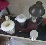 Butterfly mixer 1000 watts with 4 jars .cast rs 2000