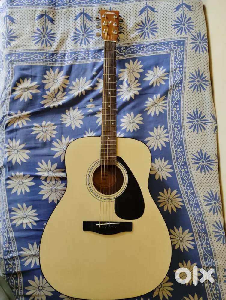 Yamaha F280 Guitar