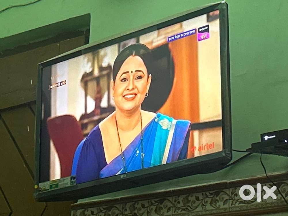 This the LG TV I bought wia Cash this is the 32 inchs LCD wall TV