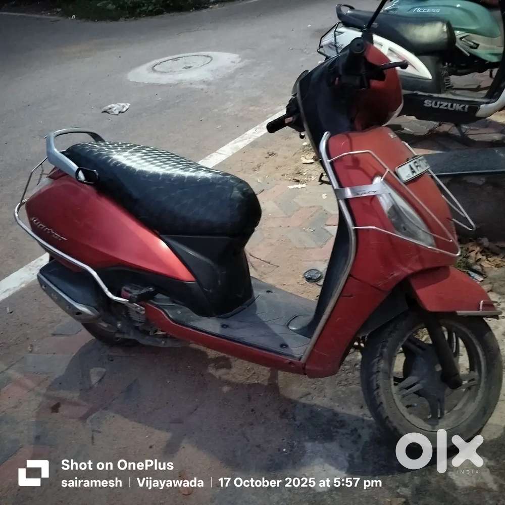 Jupiter scooty single hand