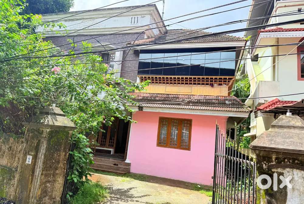 Ladies hostel / girls pg beds available share basis