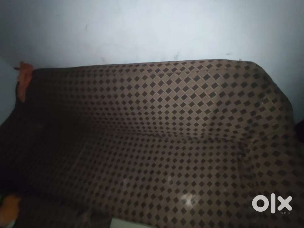 Sofa set bechna hai , pichli diwali k time hamara sofa jal geya tha