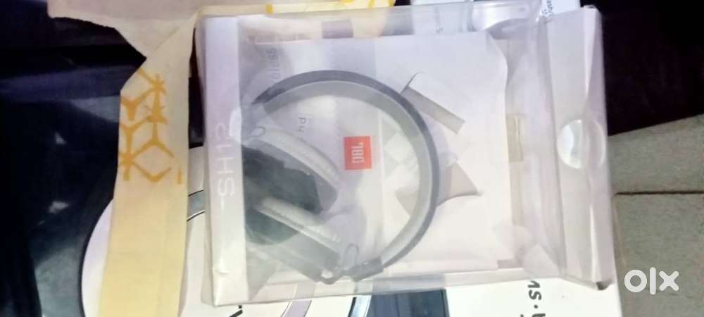 Yah SS 12 headphone sirf 5 din chala hai aur kafi acchi condition mein