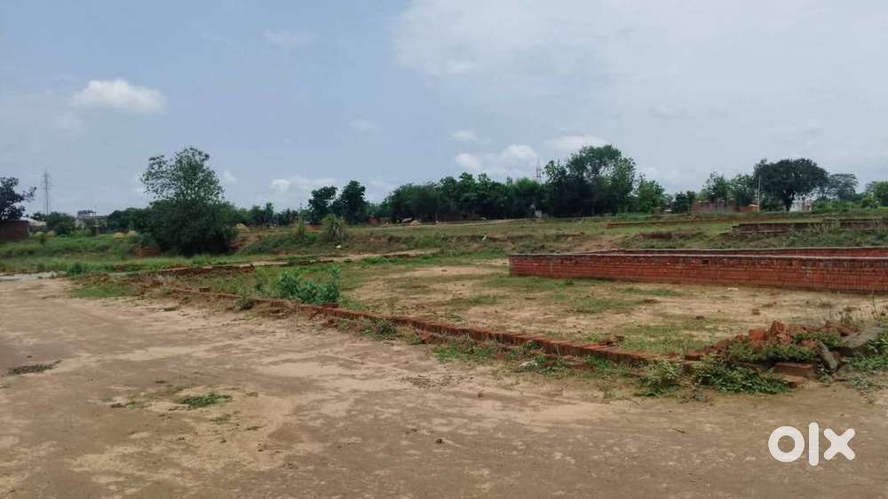 GORAKHPUR KARAJAHA ME PLOT LE GD GOENKA KE PAS KABZA PAHLE DIN LE