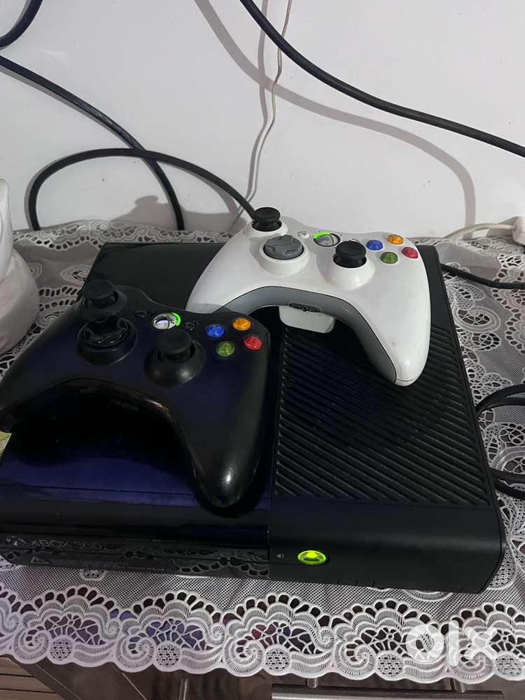 Xbox 360E with 13 games