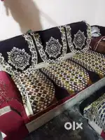 I m selling Sofa set 5 Seater with Glass Table 5000 Only