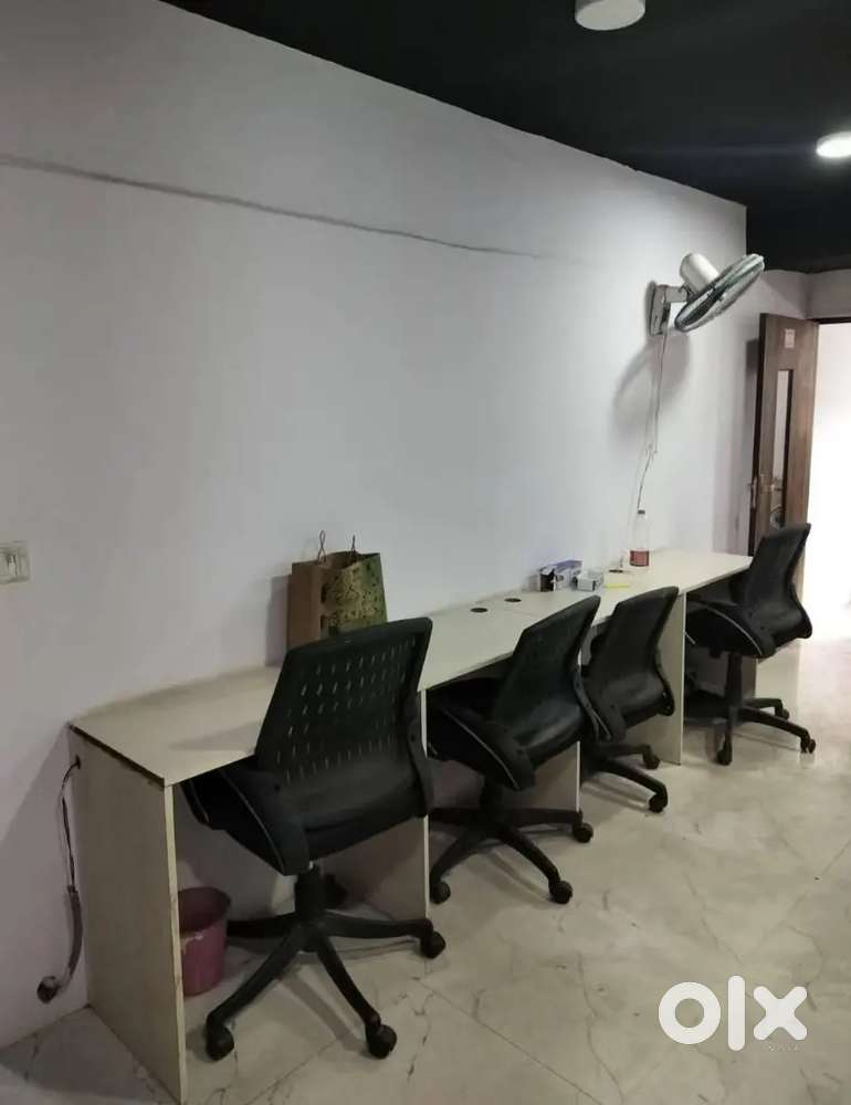1 Director Cabin 4 Workstation Fully Furnished Office Space For Rent