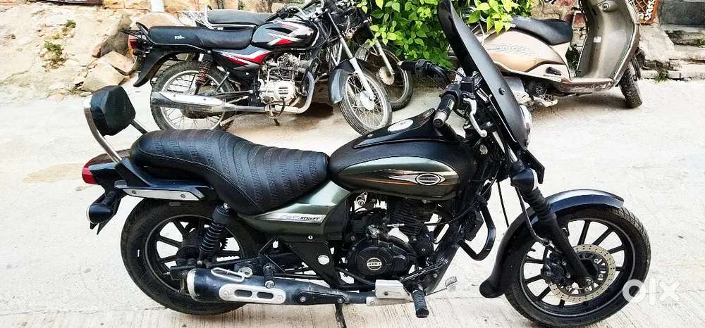 (Bajaj Avenger 220cc )oil-cooled, DTS-i FI engine